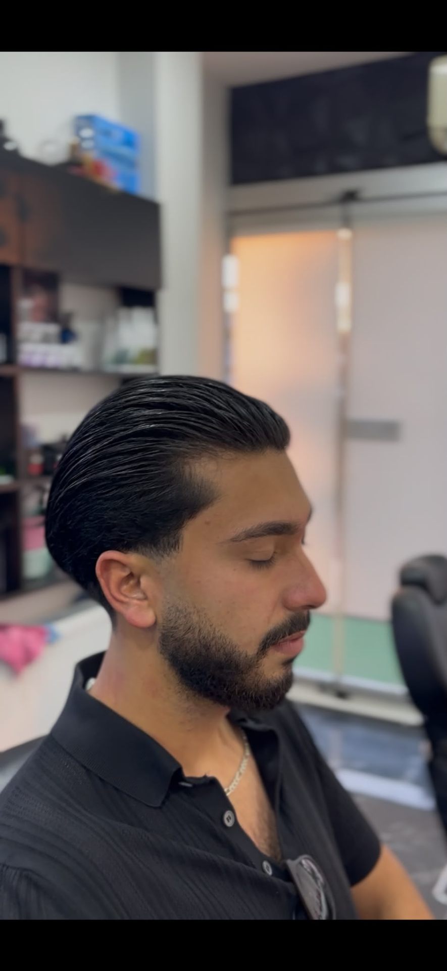 Enis Karabağ salonundan kare 2